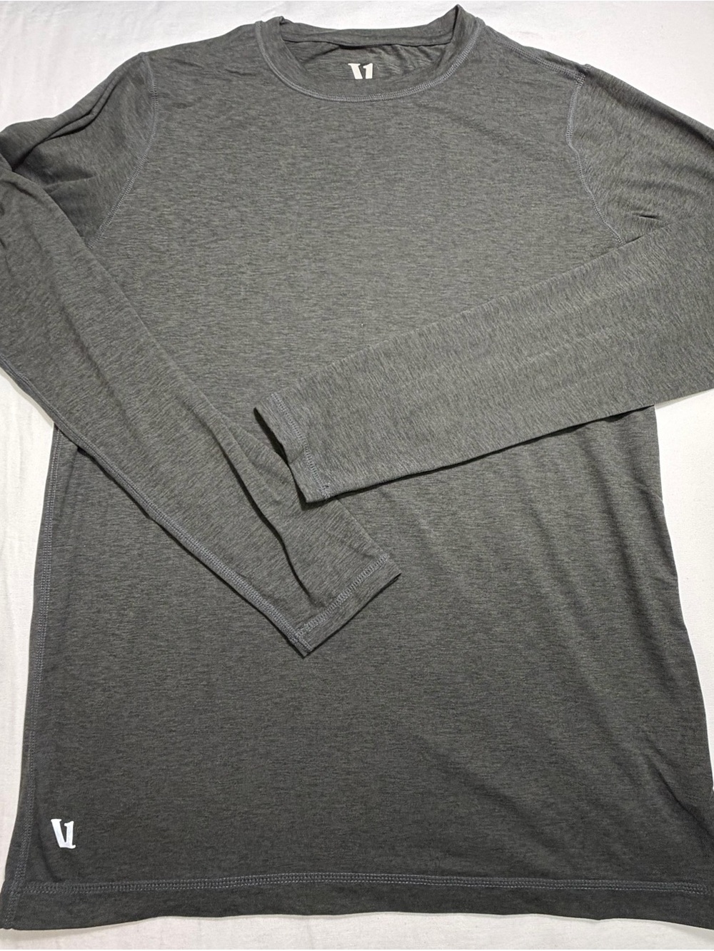 Vuori Men's Long Sleeve Crew Shirt in Heather Gray
